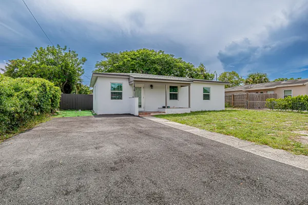 $385,000 | 1416 South C Street, Lake Worth Beach, FL 33460