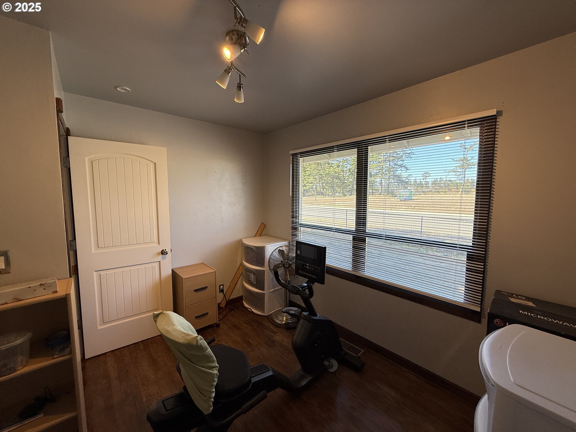 2975 Colorado Avenue North Bend, OR 97459 - Photo 19 of 26 Bedroom