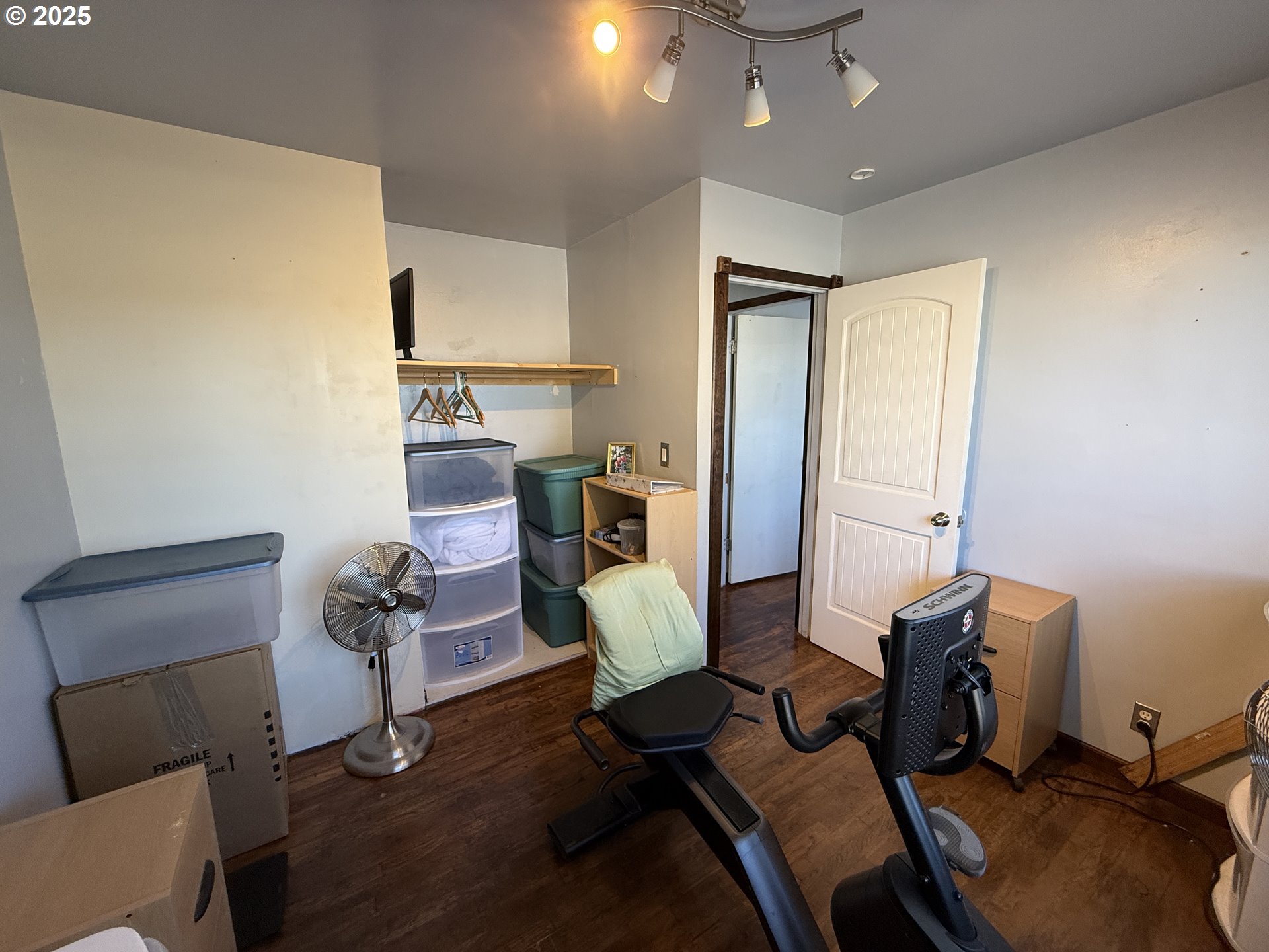 2975 Colorado Avenue North Bend, OR 97459 - Photo 20 of 26 Bedroom