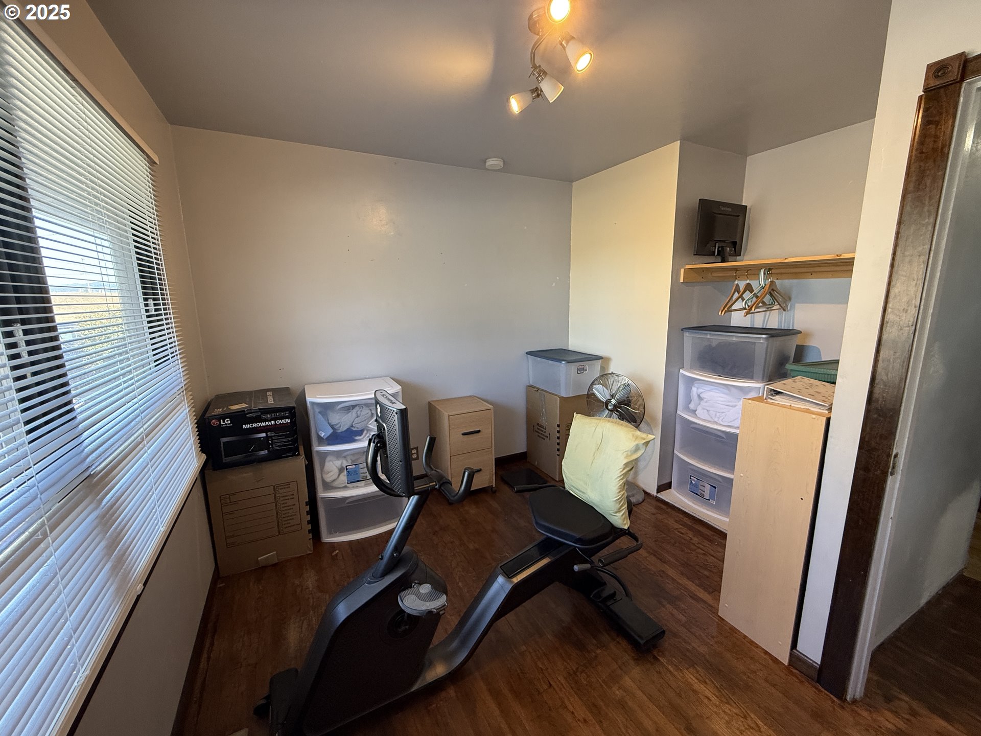 2975 Colorado Avenue North Bend, OR 97459 - Photo 21 of 26 Bedroom