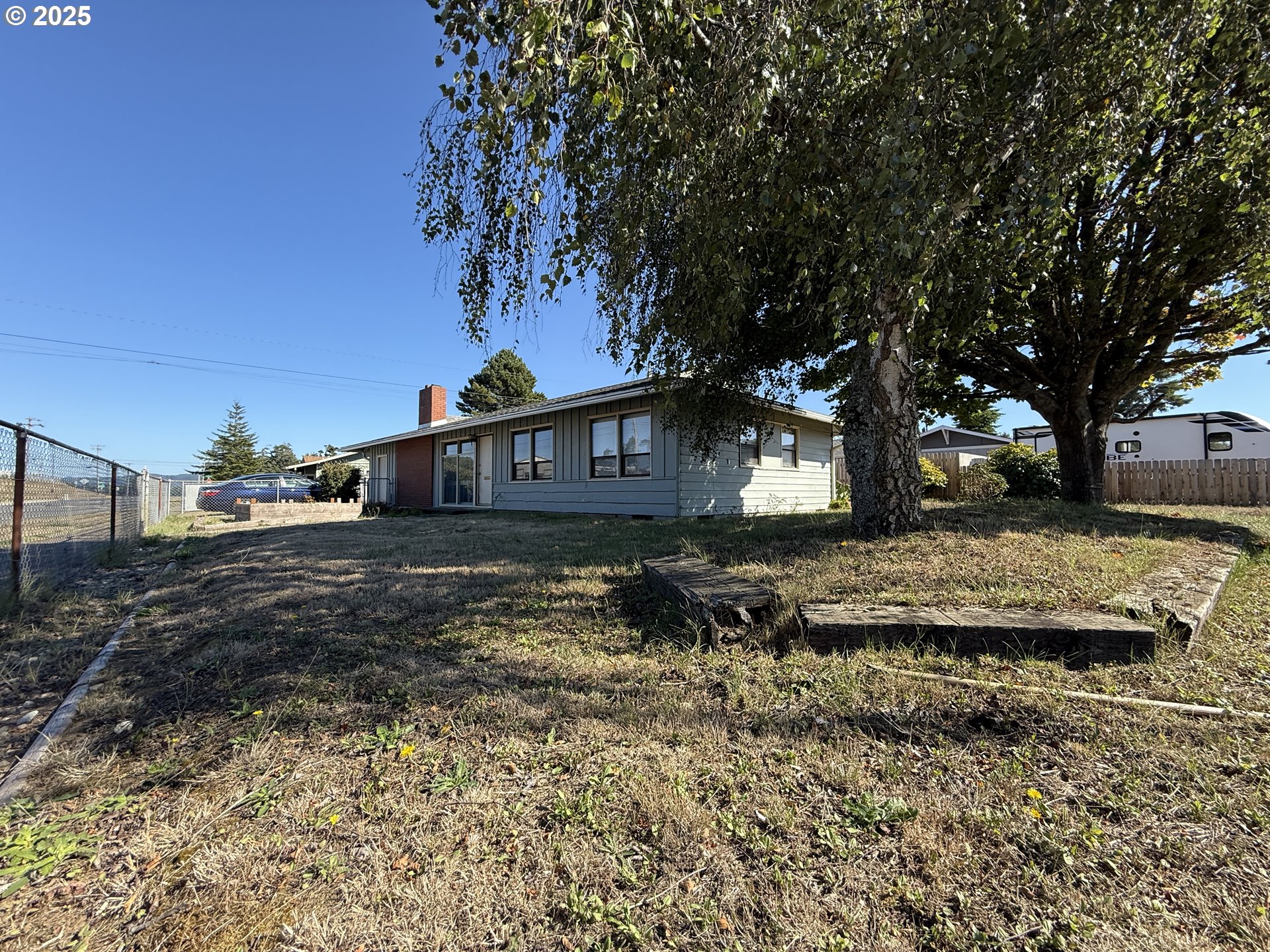 2975 Colorado Avenue North Bend, OR 97459 - Photo 22 of 26 Yard