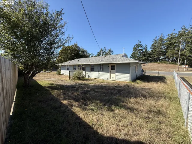 $306,000 | 2975 Colorado Avenue, North Bend, OR 97459