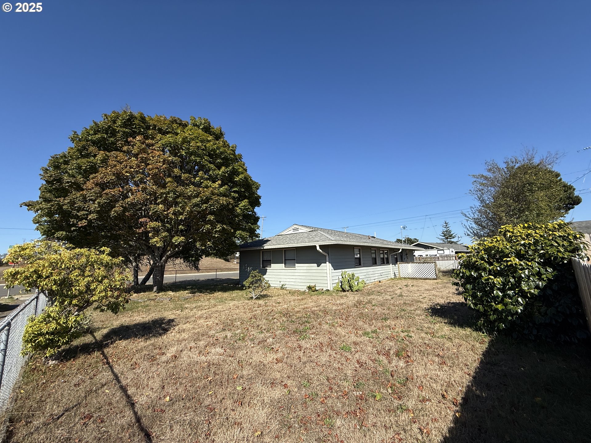 2975 Colorado Avenue North Bend, OR 97459 - Photo 24 of 26 Yard