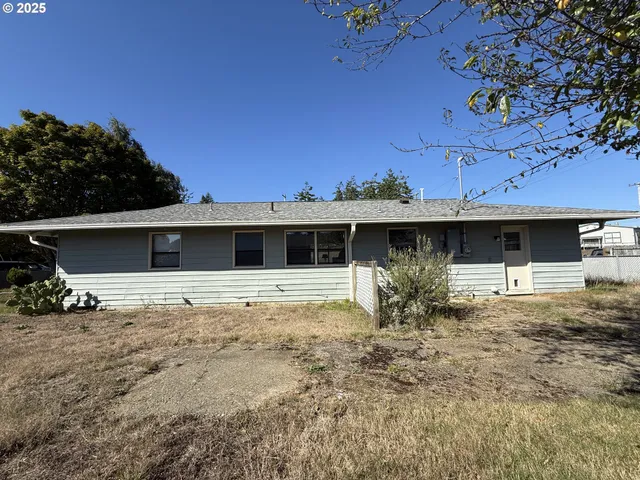 $306,000 | 2975 Colorado Avenue, North Bend, OR 97459