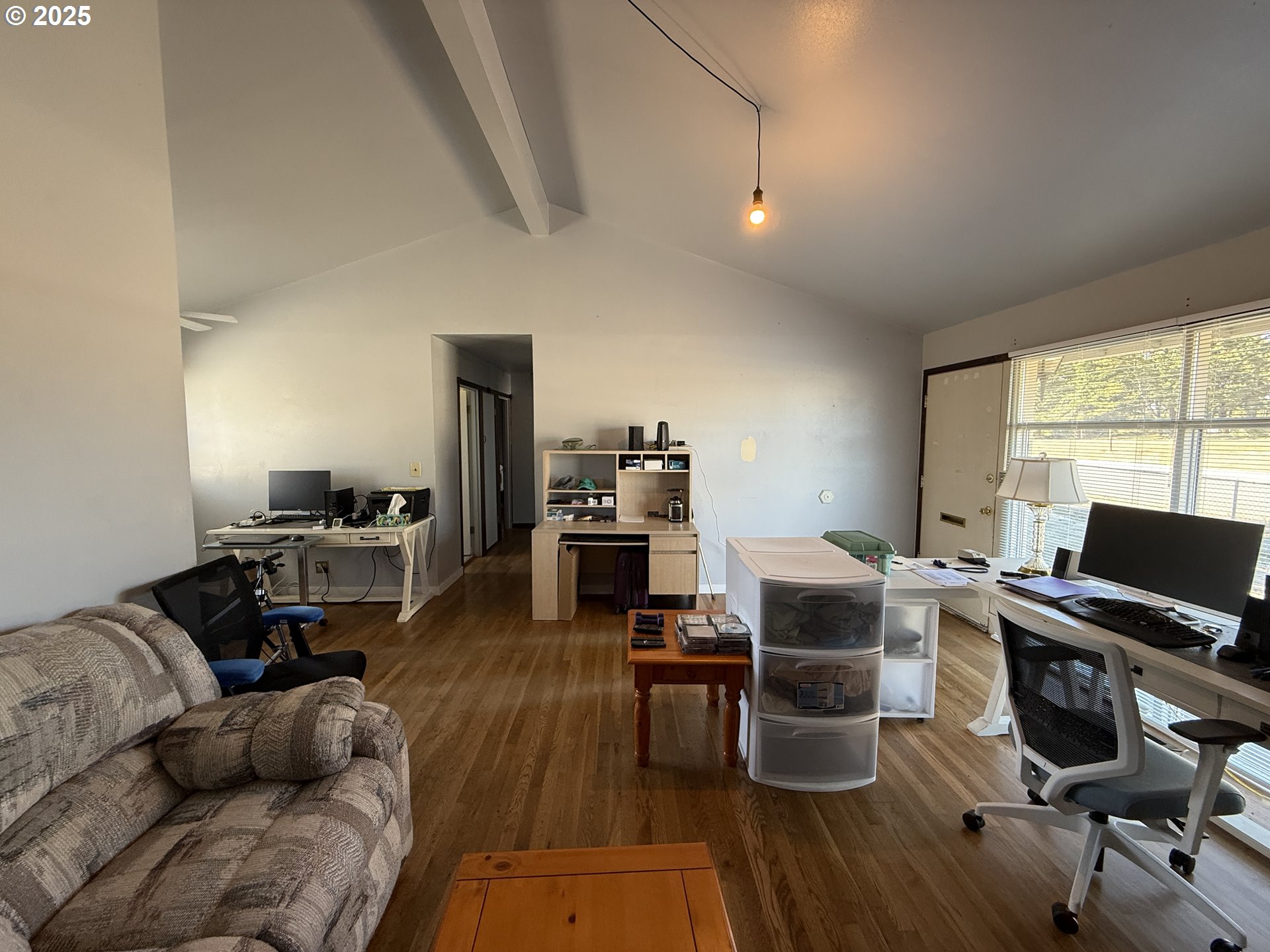 2975 Colorado Avenue North Bend, OR 97459 - Photo 3 of 26 Living Room