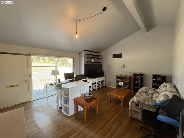 $306,000 | 2975 Colorado Avenue, North Bend, OR 97459