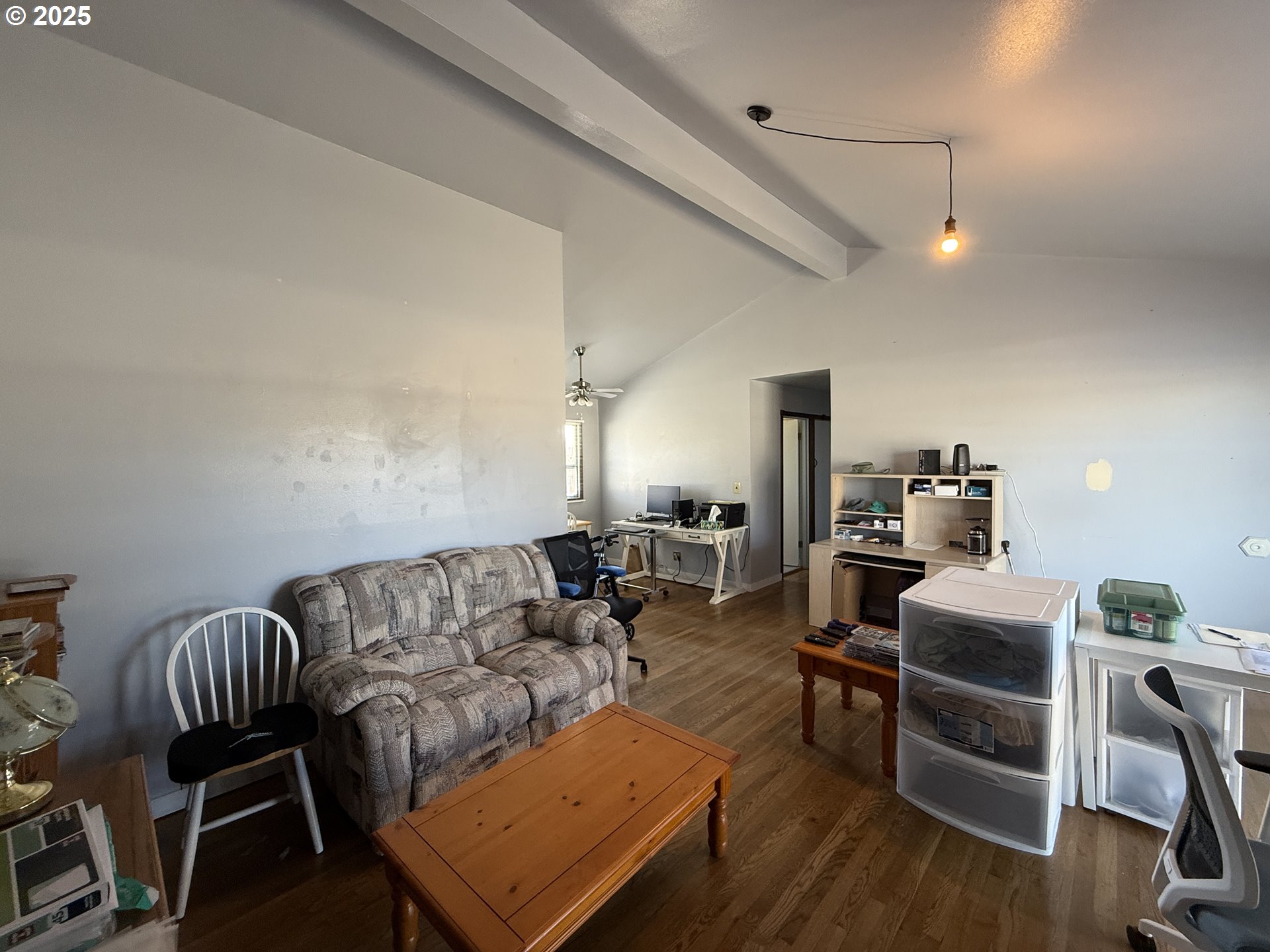 2975 Colorado Avenue North Bend, OR 97459 - Photo 5 of 26 Living Room