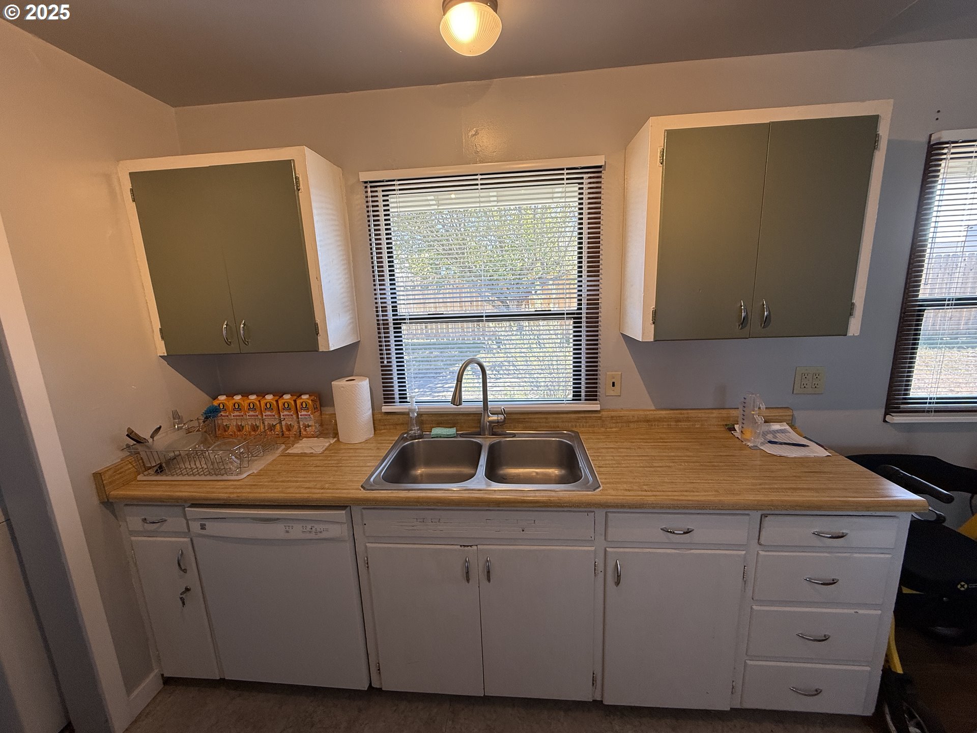 2975 Colorado Avenue North Bend, OR 97459 - Photo 8 of 26 Kitchen