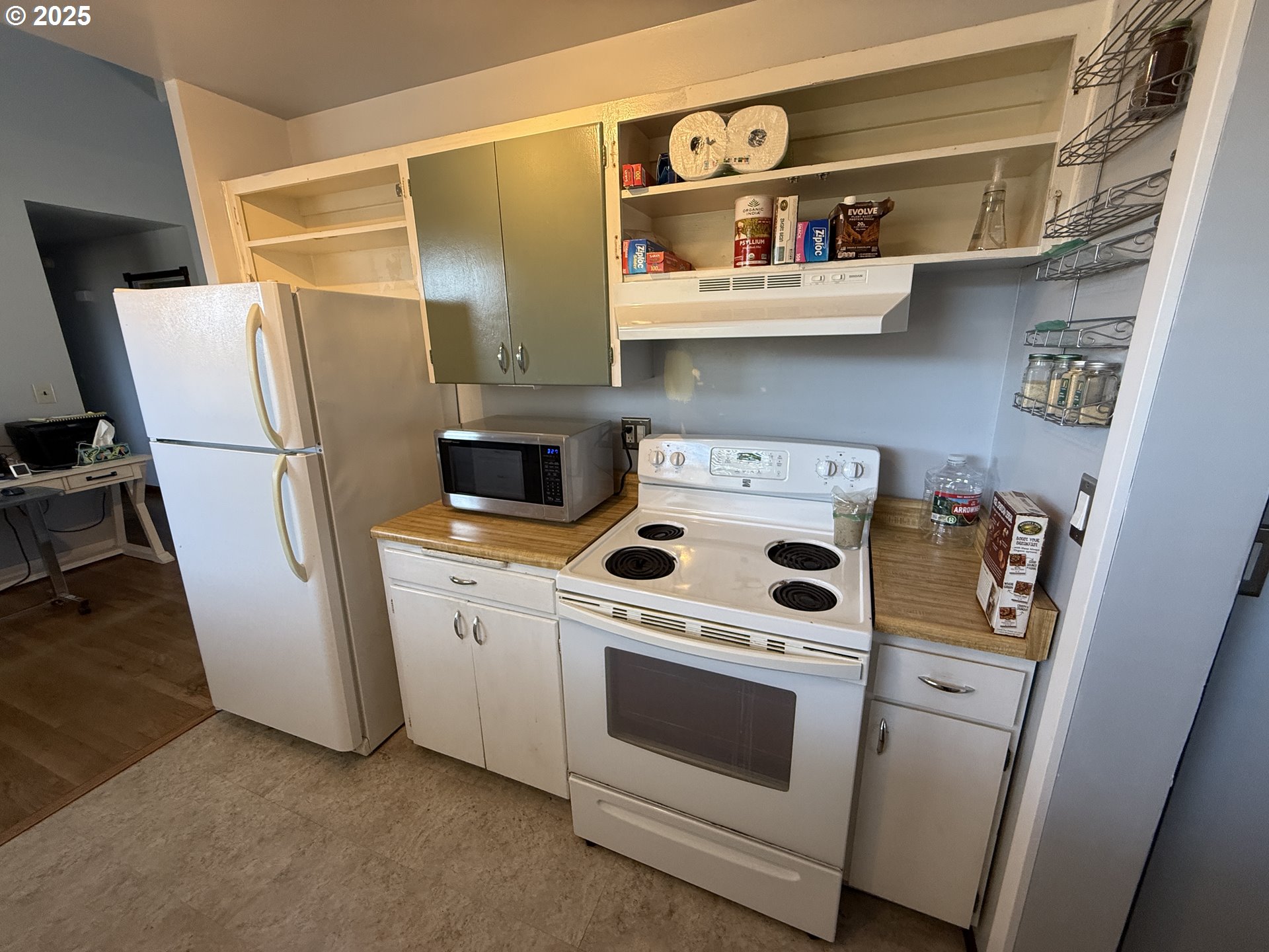 2975 Colorado Avenue North Bend, OR 97459 - Photo 9 of 26 Kitchen