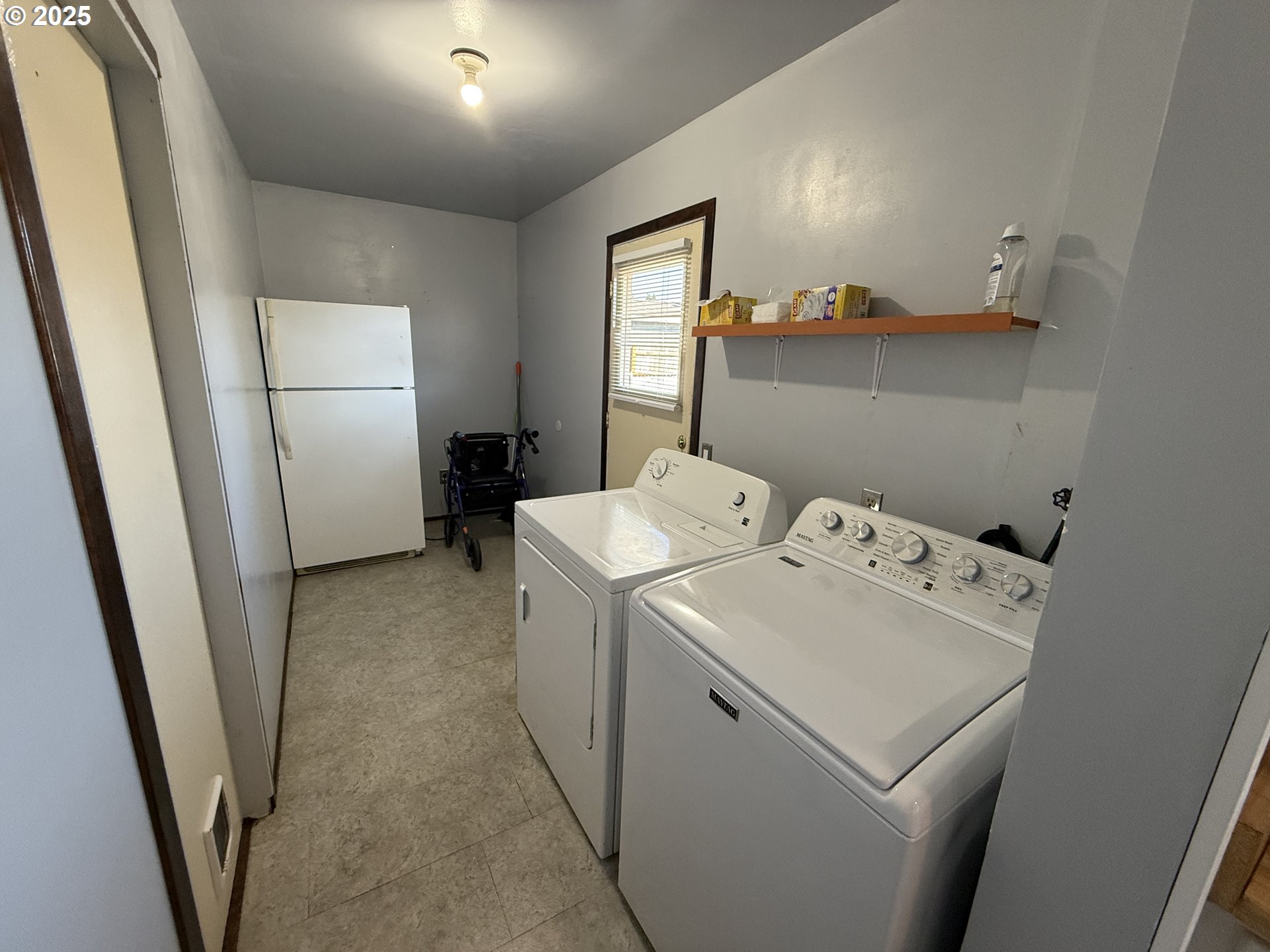 2975 Colorado Avenue North Bend, OR 97459 - Photo 10 of 26 Laundry