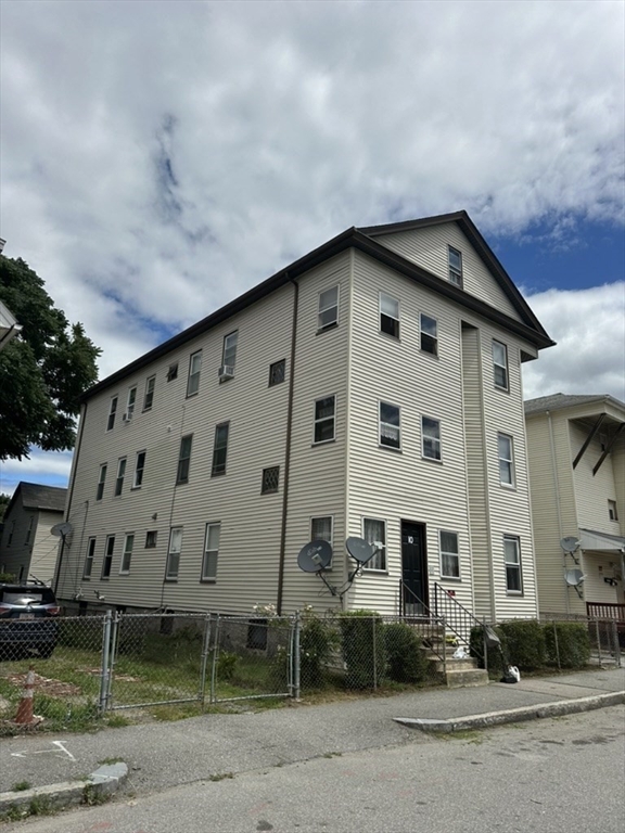 10 Ellsworth Street Worcester, MA 01610 - Photo 4 of 31