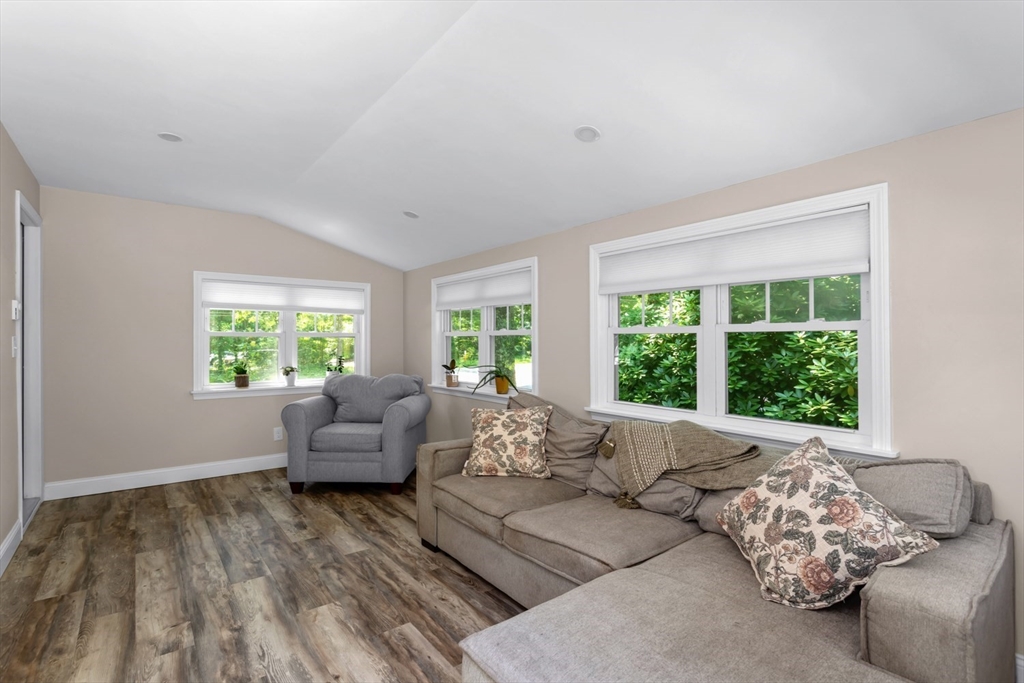 314 Pleasant Street Franklin, MA 02038 - Photo 22 of 40