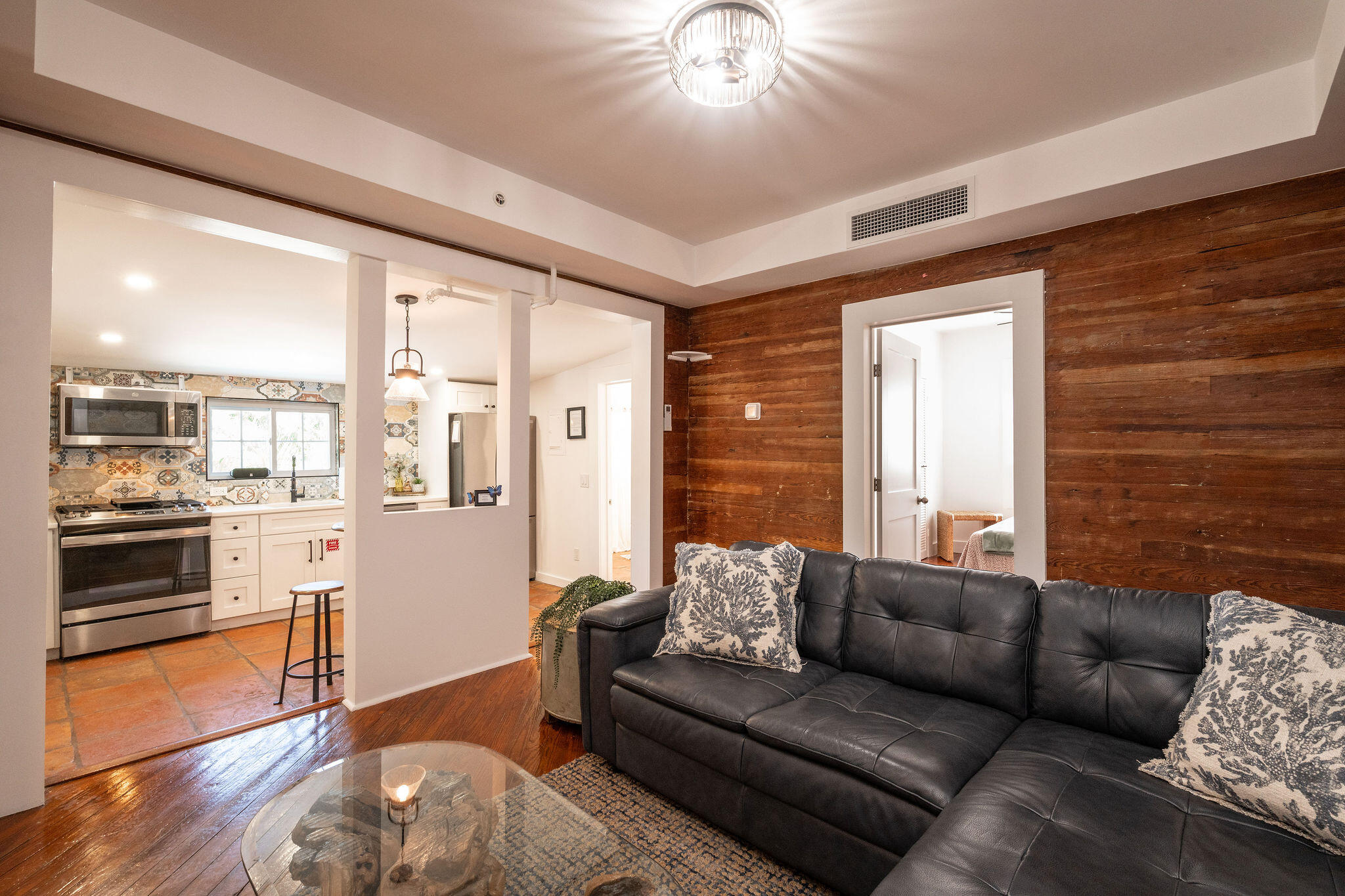 927 Thomas Street, Unit 4 Key West, FL 33040 - Photo 4 of 18 NDP_9609