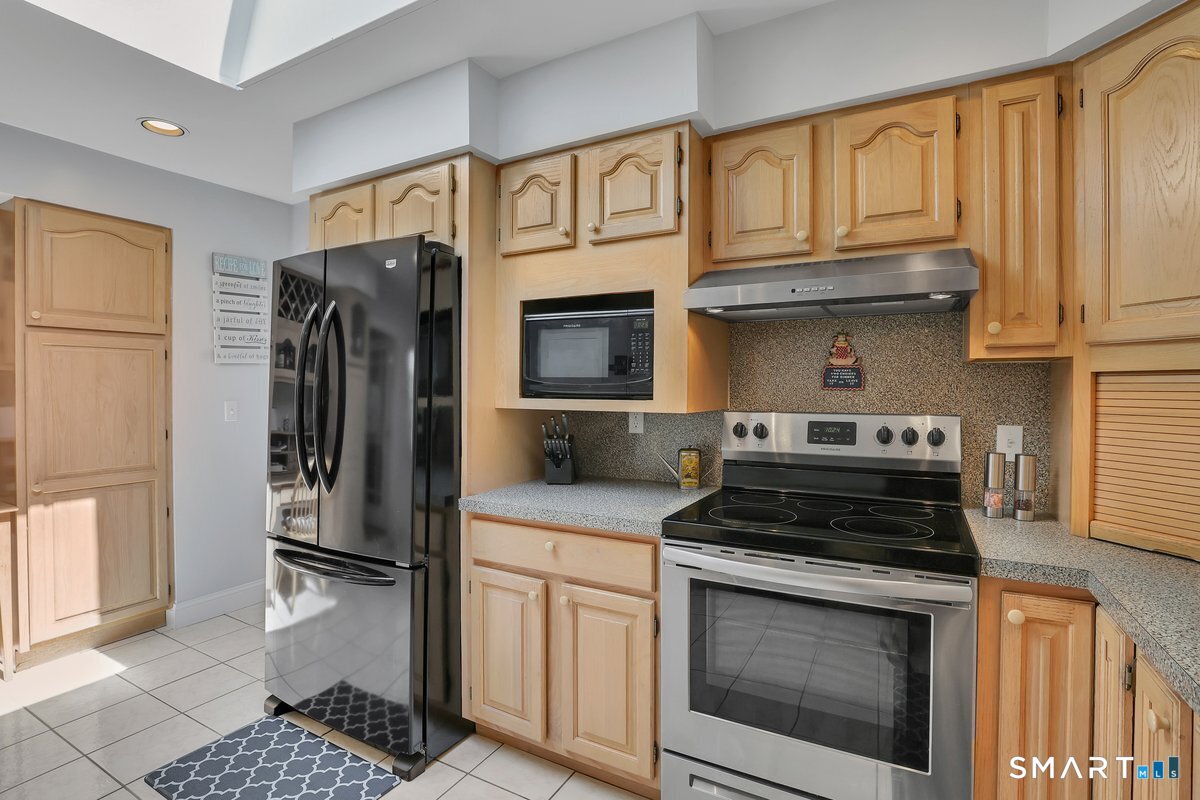7 Alanby Drive Meriden, CT 06451 - Photo 5 of 34