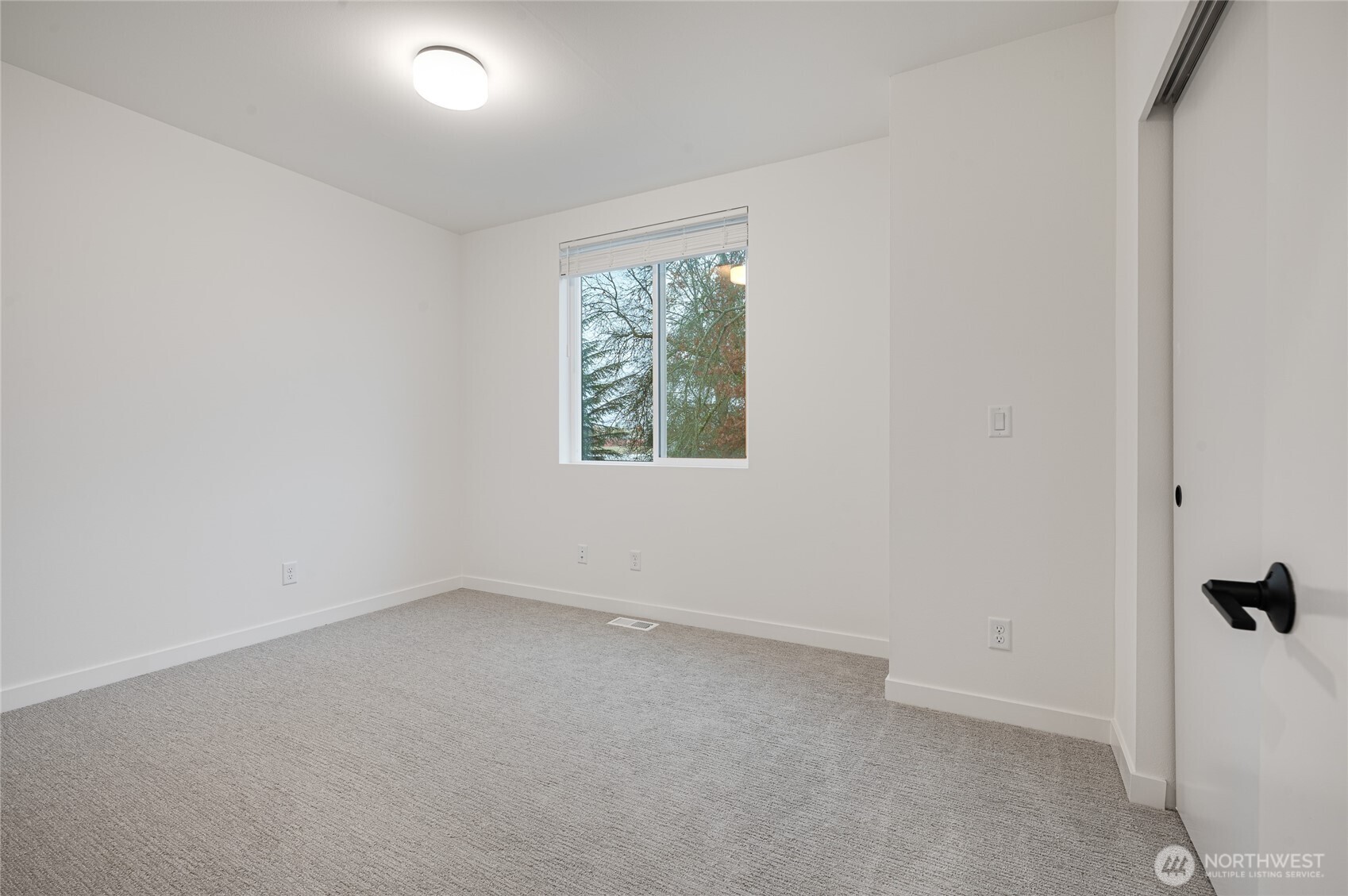 1176 129th Avenue Southeast Bellevue, WA 98005 - Photo 22 of 32 an empty room with windows