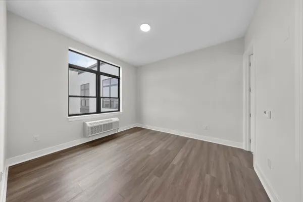 $3,800 | 121 34th Street, Unit 405, Union City, NJ 07087