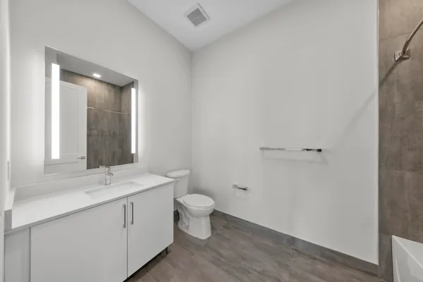 $3,800 | 121 34th Street, Unit 405, Union City, NJ 07087