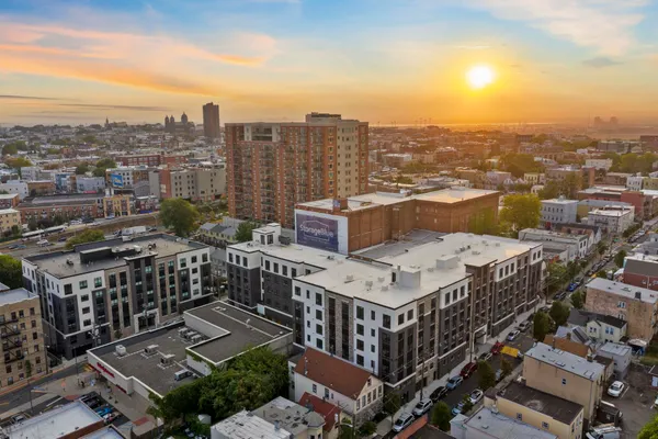 $3,800 | 121 34th Street, Unit 405, Union City, NJ 07087