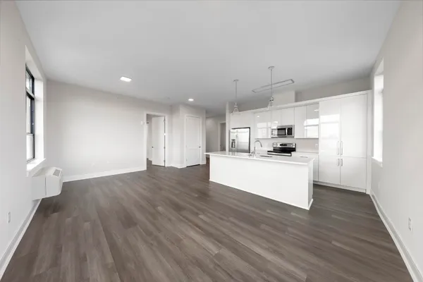 $3,800 | 121 34th Street, Unit 405, Union City, NJ 07087