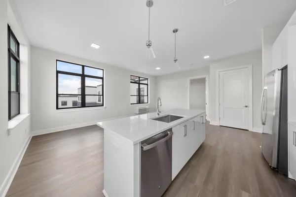 $3,800 | 121 34th Street, Unit 405, Union City, NJ 07087