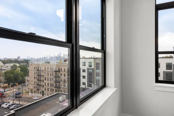 $3,800 | 121 34th Street, Unit 405, Union City, NJ 07087