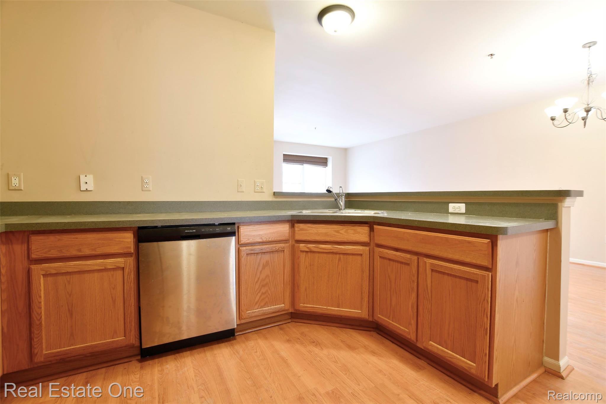 20281 Rodeo Court Southfield, MI 48075 - Photo 5 of 13 Kitchen1.jpg