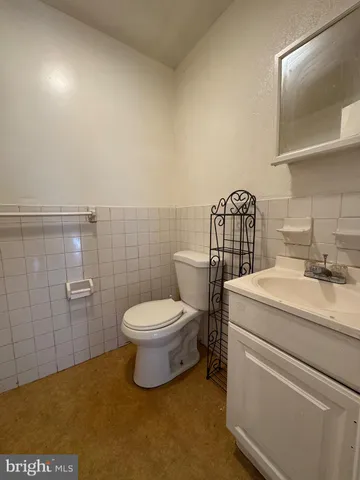 $900 | 222 Long Lane, Unit 2F, Upper Darby, PA 19082