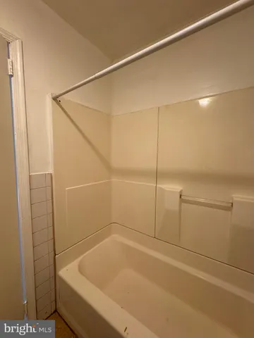 $900 | 222 Long Lane, Unit 2F, Upper Darby, PA 19082