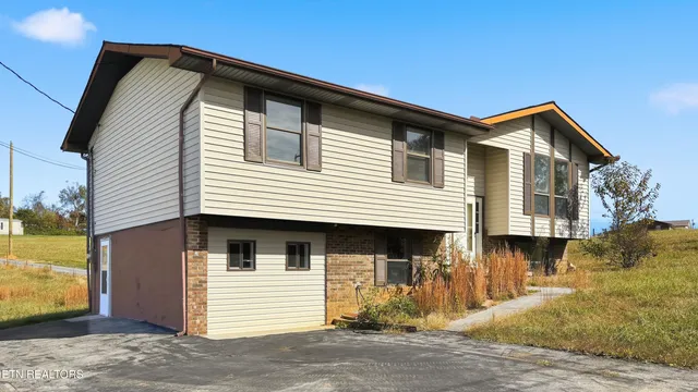 $369,000 | 2426 Highway 25W, Strawberry Plains, TN 37871