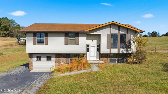 $369,000 | 2426 Highway 25W, Strawberry Plains, TN 37871