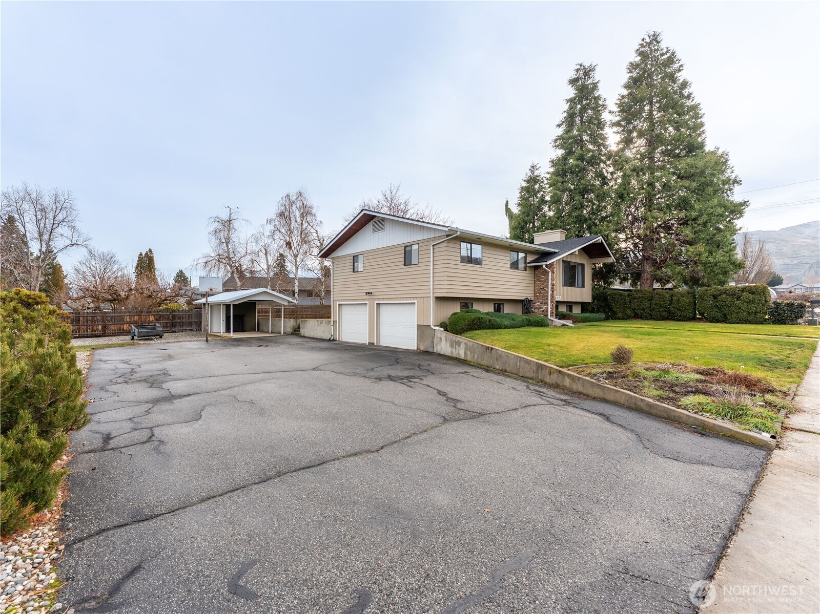 1317 Wedgewood Avenue Wenatchee, WA 98801 - Photo 31 of 39 a view of a house with backyard and sitting area