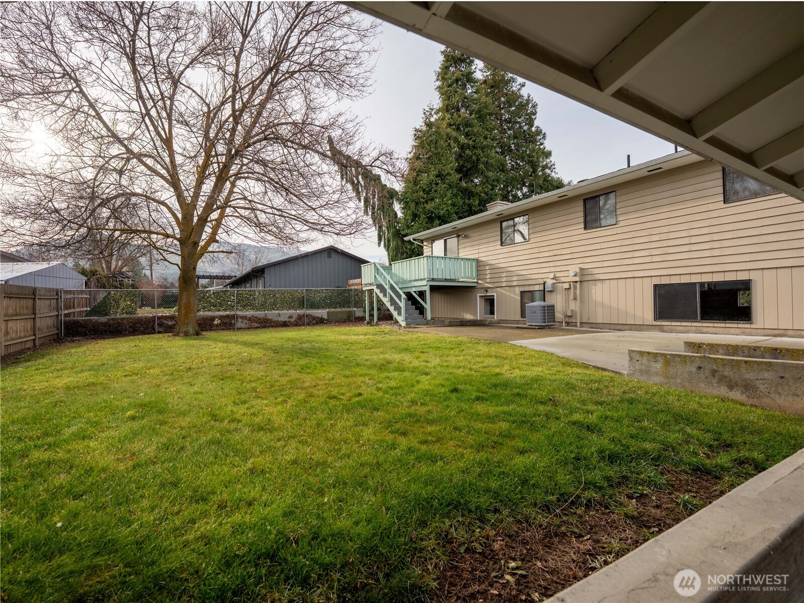 1317 Wedgewood Avenue Wenatchee, WA 98801 - Photo 34 of 39 a front view of a house with garden