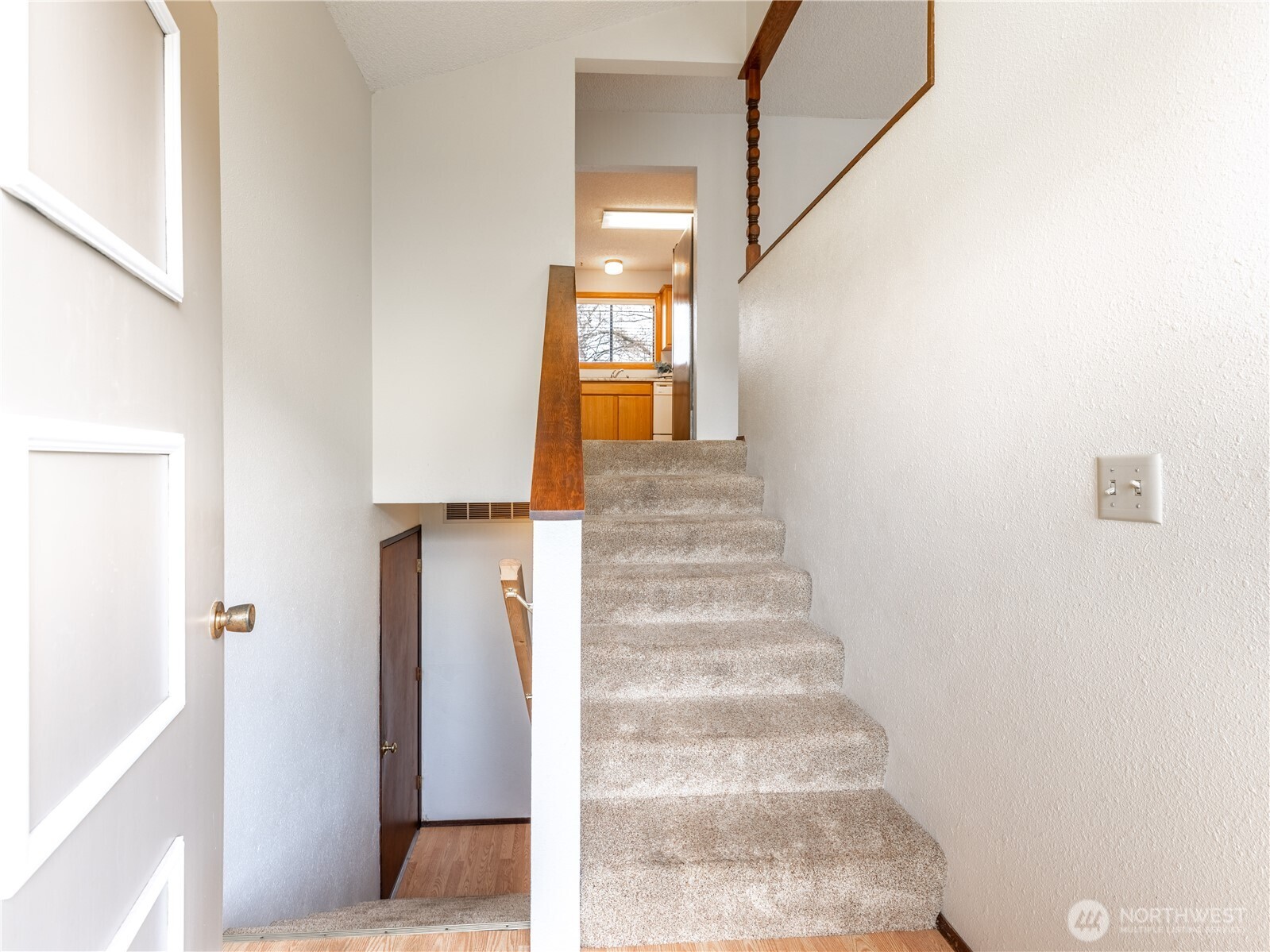 1317 Wedgewood Avenue Wenatchee, WA 98801 - Photo 5 of 39 a view of entryway
