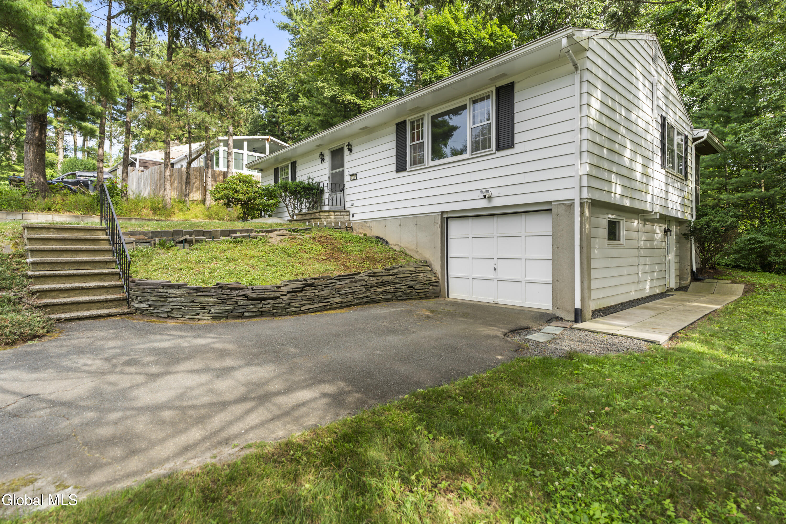 9 Hillside Road Troy, NY 12182 - Photo 3 of 40 DSC02319
