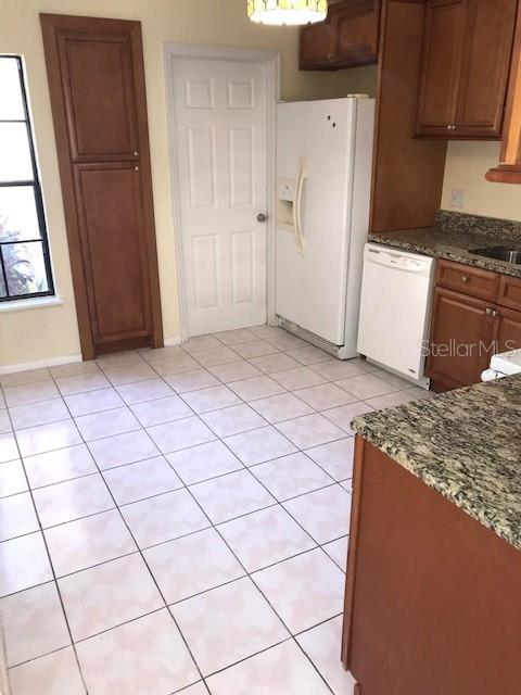 715 Caribou Drive Kissimmee, FL 34759 - Photo 5 of 13 a kitchen with a stove a refrigerator and a sink