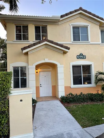 $2,900 | 6902 Northwest 174th Terrace, Unit E105, Hialeah, FL 33015