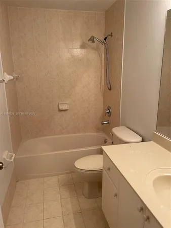 $2,900 | 6902 Northwest 174th Terrace, Unit E105, Hialeah, FL 33015