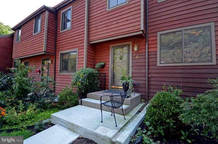 15 Stone Ridge Court Baltimore, MD 21239 - Photo 3 of 19 View