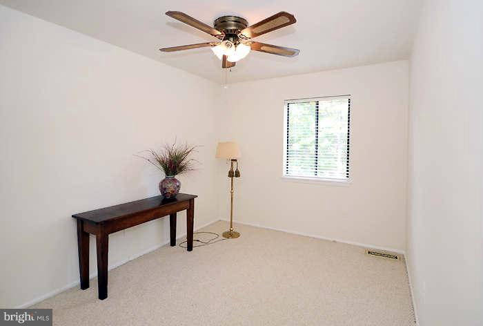 15 Stone Ridge Court Baltimore, MD 21239 - Photo 7 of 19 Living Room