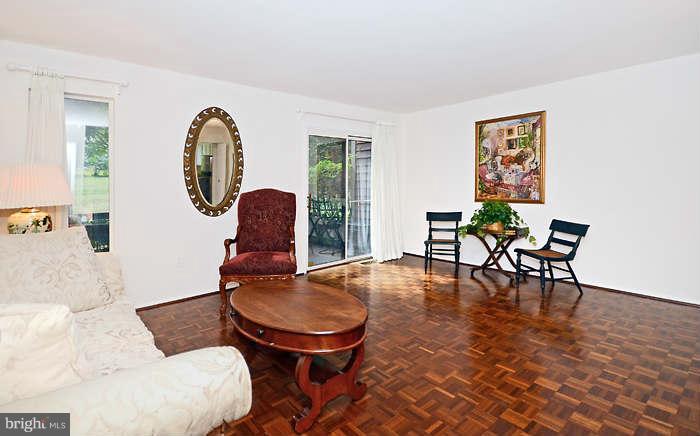 15 Stone Ridge Court Baltimore, MD 21239 - Photo 8 of 19 Living Room
