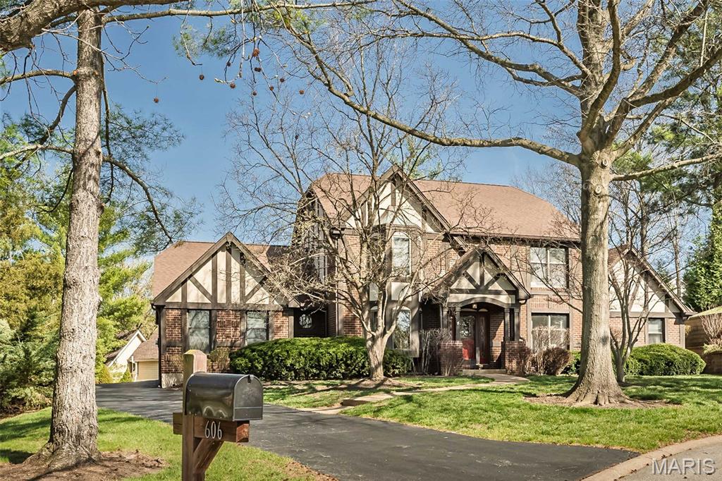 606 Aspen Ridge Court Chesterfield, MO 63017 - Photo 2 of 49