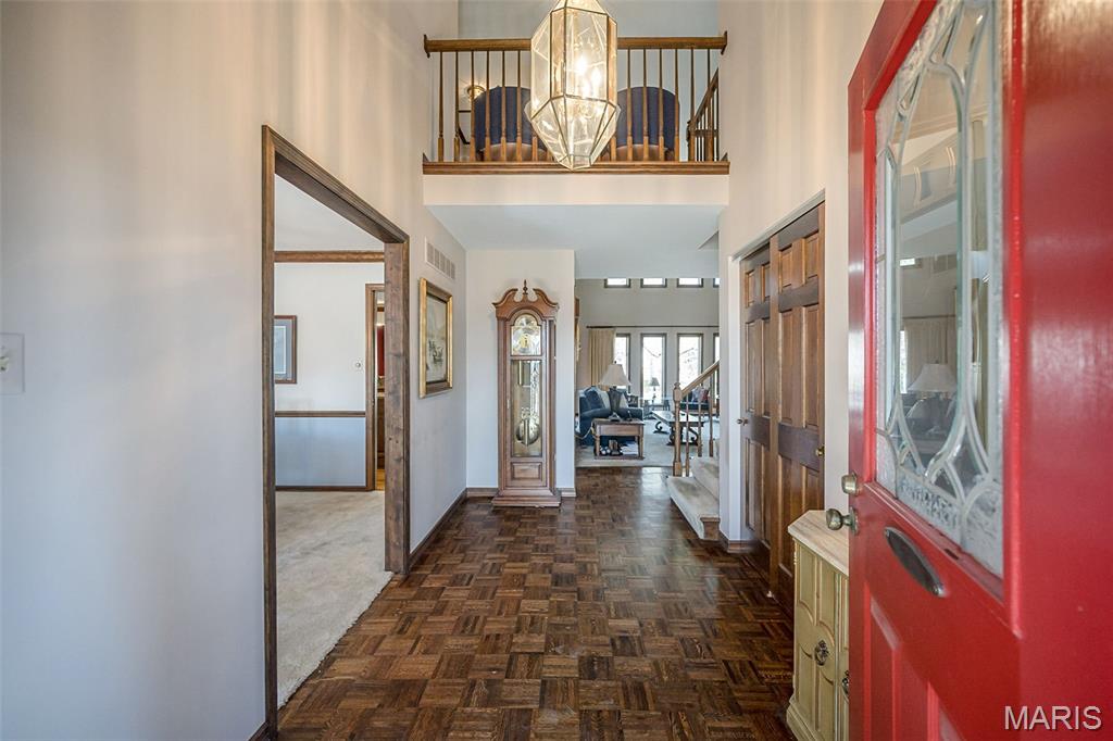 606 Aspen Ridge Court Chesterfield, MO 63017 - Photo 4 of 49