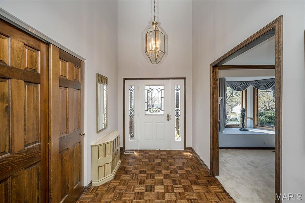 606 Aspen Ridge Court Chesterfield, MO 63017 - Photo 5 of 49