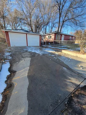 a view of street with small yard