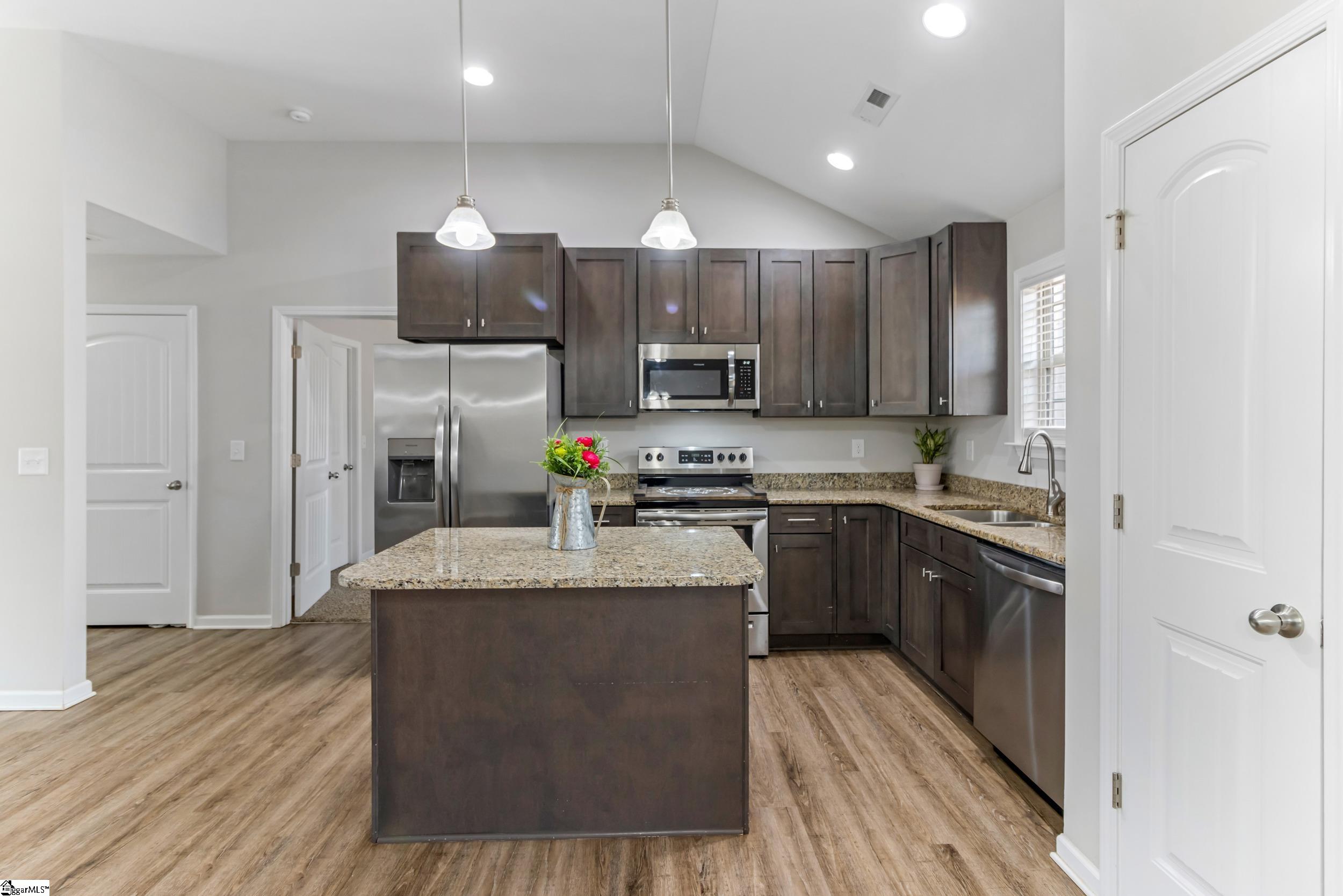 101 Stockton Lane Moore, SC 29369 - Photo 4 of 32