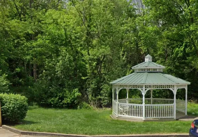 $610 | 808 Treewood Drive, Hillsboro, OH 45133