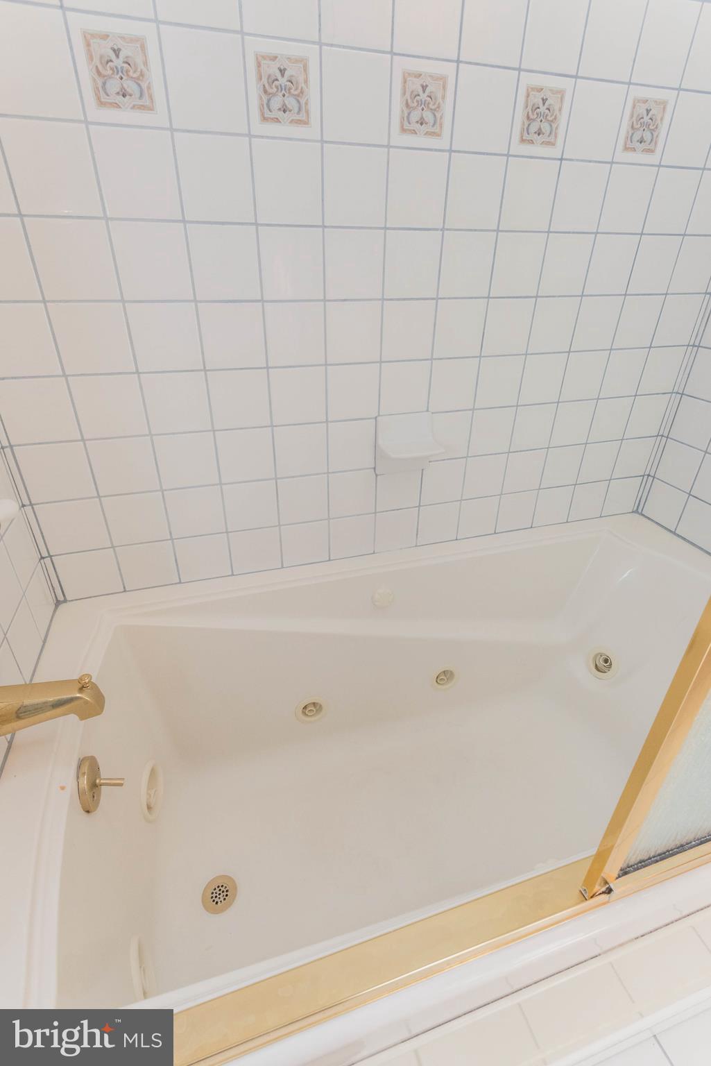 1404 Providence Road Baltimore, MD 21286 - Photo 22 of 26 a bathroom with a bathtub