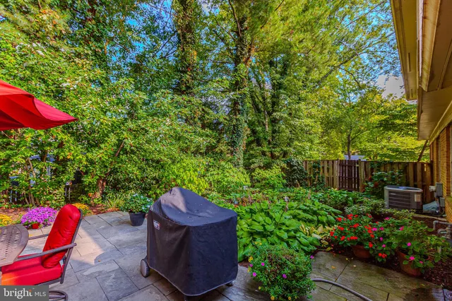 a view of a outdoor sitting area with furniture and wooden deck