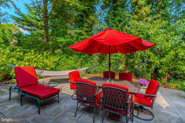 a bunch of flowers in front of building