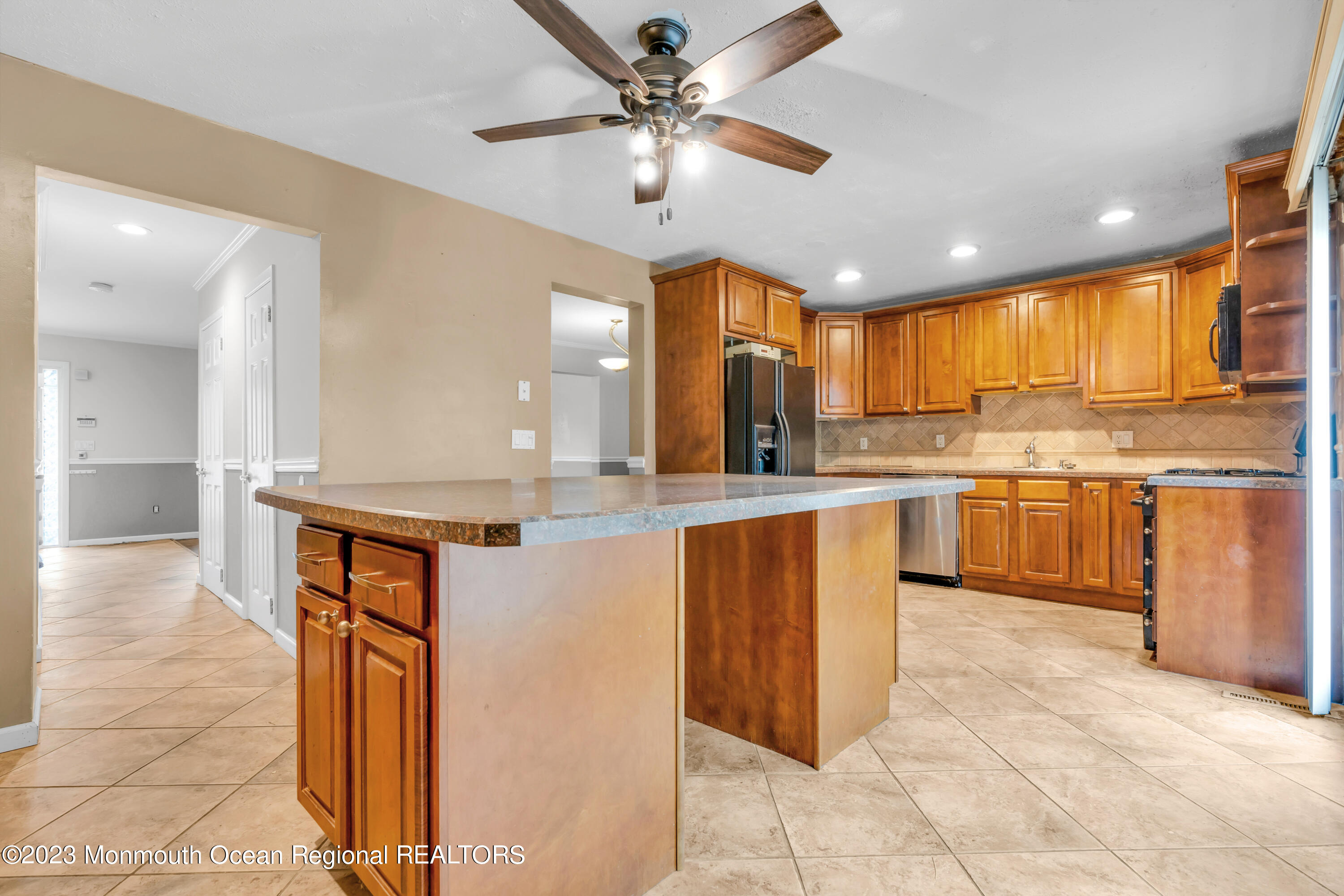 816 Jamestown Road East Windsor, NJ 08520 - Photo 11 of 29 015__dsc0141